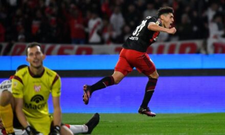 Doblete de Lencina: el juvenil chaqueño sacó pecho en Córdoba y le dio el triunfo a River