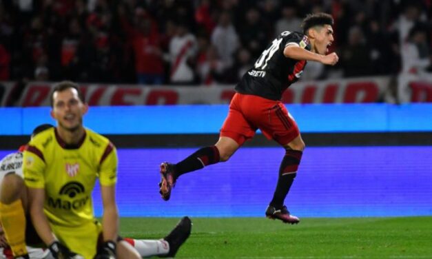 Doblete de Lencina: el juvenil chaqueño sacó pecho en Córdoba y le dio el triunfo a River