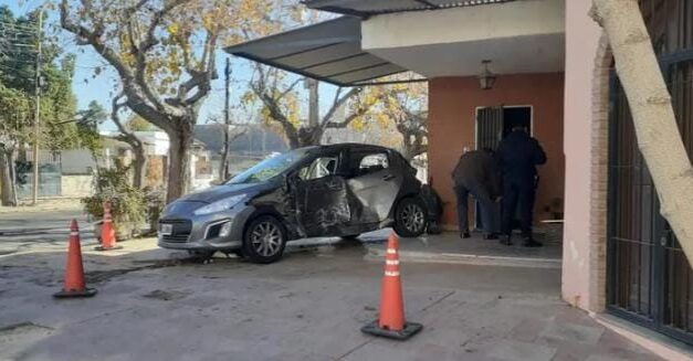 Grave choque en Capital: un joven está internado en terapia intensiva y el otro conductor dio positivo en alcoholemia