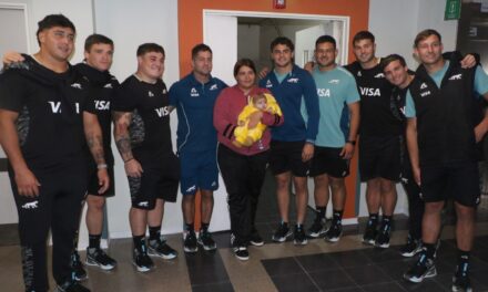 Los Pumas emocionaron a los niños del Hospital Rawson