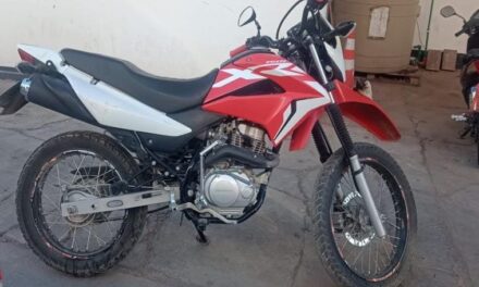 Moto trucha en plena calle: Tenía patente falsa y el motor adulterado