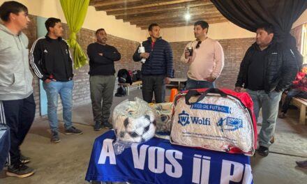 Clubes de Calingasta recibieron equipamiento deportivo y una charla sobre valores