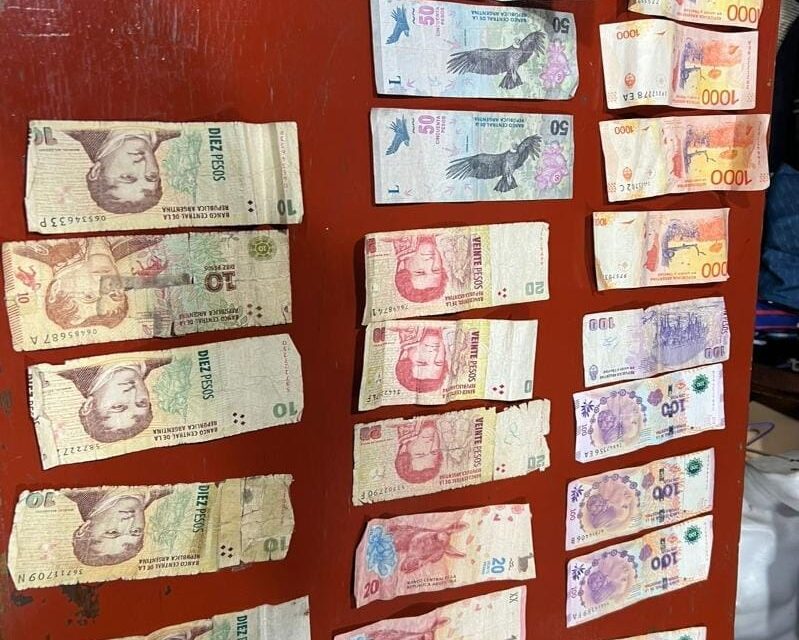 Detienen a una pareja por robar $35.000 en un comercio de Rivadavia