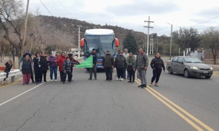 Valle Fertil: Vecinos  cortaron la ruta por servicios básicos