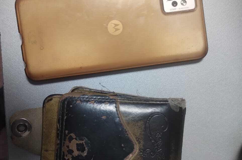 Robó a un camionero y su madre devolvió el celular