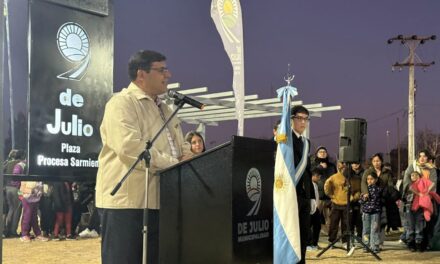 Obras y mejoras en Las Chacritas: Nueva plaza, señalética y luces en el polideportivo