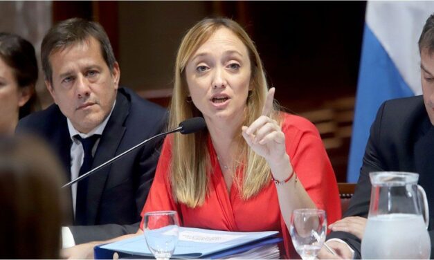 Anabel Fernández Sagasti: «No entiende la división de poderes»