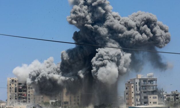 Israel bombardeó más de 130 objetivos en Gaza y dejó al menos 33 muertos