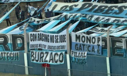 El malestar continúa: la polémica bandera de Racing que apareció en el partido por la Copa Argentina