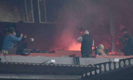 Impactante: una bengala náutica cayó en una tribuna del estadio Centenario