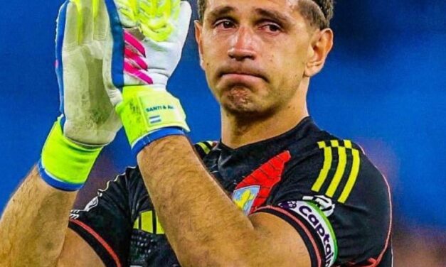 El Aston Villa le bajó el pulgar al Manchester United: rechazaron la primera oferta por el Dibu Martínez