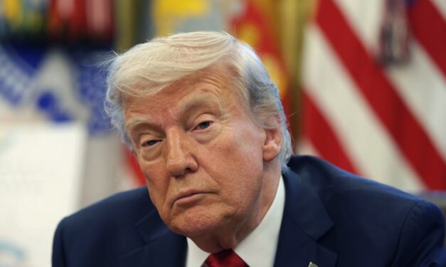 Donald Trump acusó a Hamás de romper las negociaciones y emplazó a Israel a terminar el trabajo en Gaza