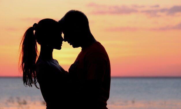 ¡Atención románticos! Estos son los consejos infalibles para enamorar a la persona de tus sueños, según la IA