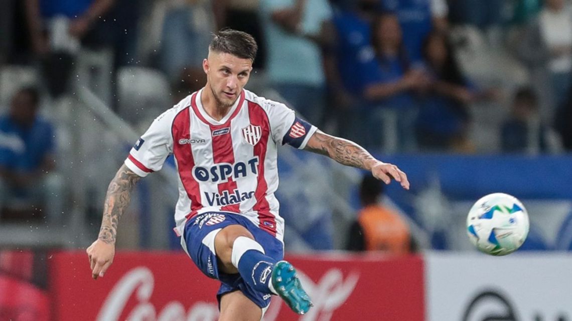 Racing cerró un refuerzo para la defensa tras caerse el pase de Nacho Vázquez