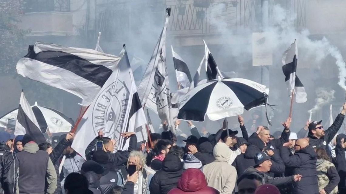 La dura sanción para los barras de All Boys y Estudiantes por antisemitismo y amenazas con armas