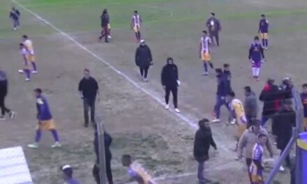 Otro lamentable suceso: brutal agresión contra Luis Ventura mientras dirigía al Victoriano Arenas