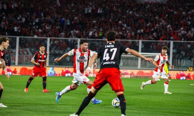 Instituto ganó en las tribunas, pero fue goleado por River en el terreno de juego