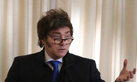 El Gobierno recibió los proyectos sobre jubilaciones, moratoria y discapacidad y Javier Milei define si veta o judicializa