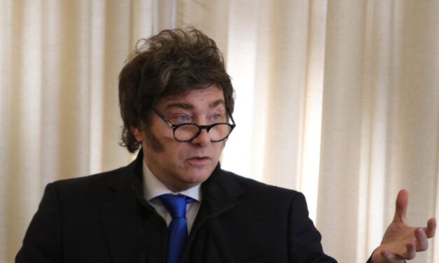 El Gobierno recibió los proyectos sobre jubilaciones, moratoria y discapacidad y Javier Milei define si veta o judicializa