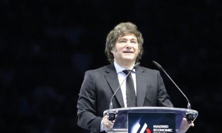 Javier Milei pisa Córdoba para participar de un evento libertario y fidelizar el voto oficialista