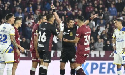 El VAR reveló las fuertes acusaciones de Izquierdoz contra Andrés Merlos: «No seas ladrón»