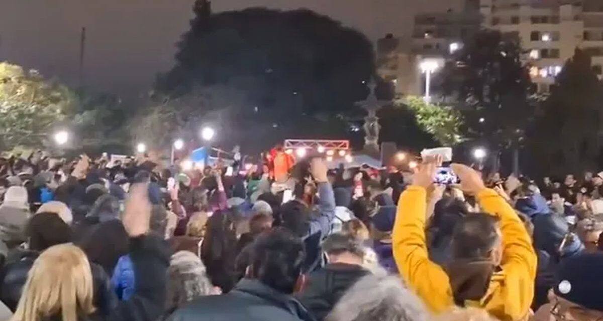 Bajo la consigna Milei culiadazo, vecinos repudiaron la presencia del Presidente en Córdoba