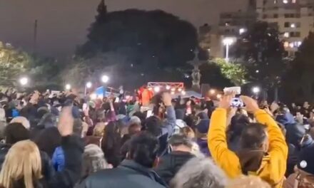 Bajo la consigna Milei culiadazo, vecinos repudiaron la presencia del Presidente en Córdoba