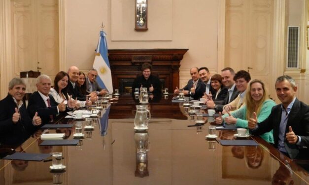 Javier Milei encabezó una reunión de Gabinete luego del fallo por YPF