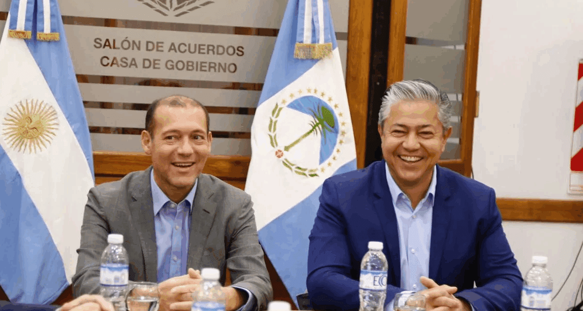 El gobernador de Neuquén, Rolando Figueroa, le pidió la renuncia a su predecesor y exaliado, Omar Gutiérrez, al directorio de YPF