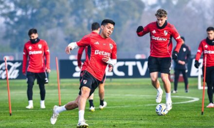 El River de Gallardo sigue activo en el mercado: nuevo refuerzo y presencia de Maxi Salas en Ezeiza 