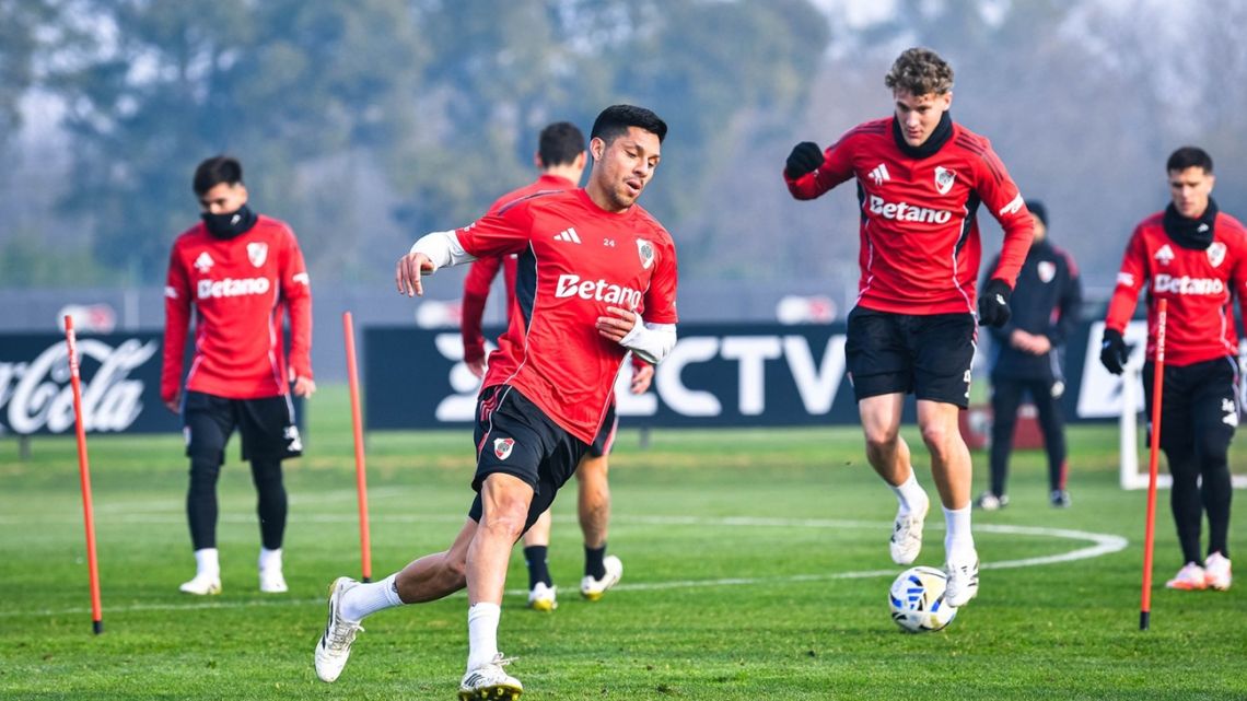 El River de Gallardo sigue activo en el mercado: nuevo refuerzo y presencia de Maxi Salas en Ezeiza