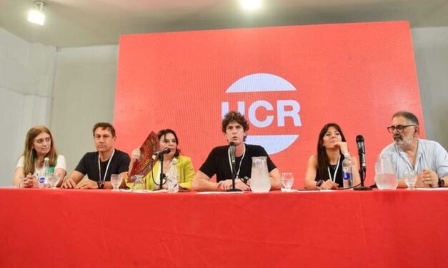 Reflotar Juntos por el Cambio o un frente de centro a la bonaerense