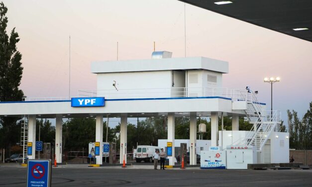 Estaciones de servicio: Multarán diferencias entre el precio exhibido y el del surtidor