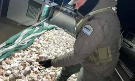 Incautan camión con cuarzo en Caucete