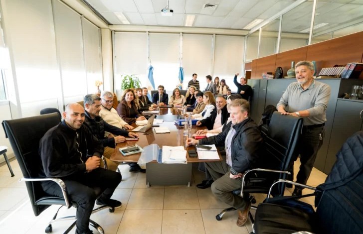 Gobierno y gremios docentes avanzan en la paritaria 2025