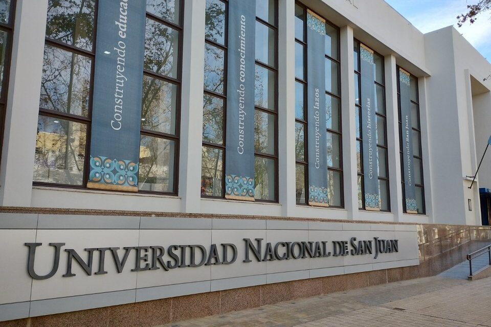 Paro contundente en la UNSJ: La semana arranca con fuerte acatamiento docente y no docente