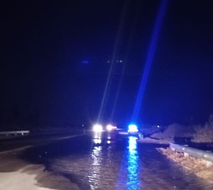 Pocito: Desborde de canal en Ruta 40 y Calle 15: intervienen Policía, Gendarmería y Municipio