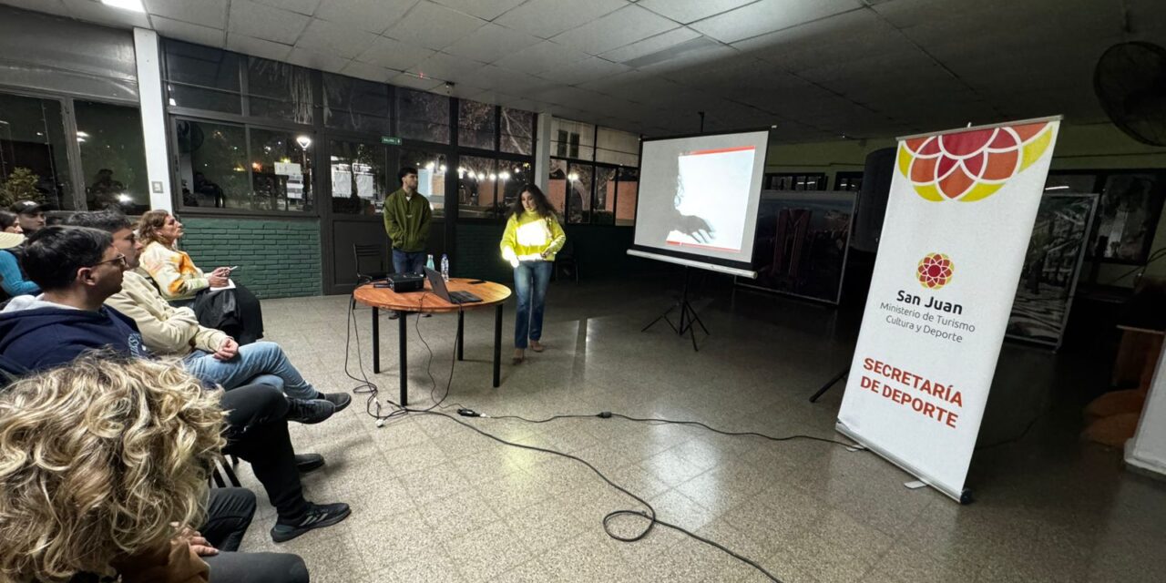 Padres, entrenadores y dirigentes participaron de una capacitación en el Club Valenciano