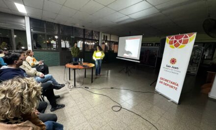 Padres, entrenadores y dirigentes participaron de una capacitación en el Club Valenciano