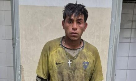 Joven intenta robar casa y queda atrapado por los vecinos
