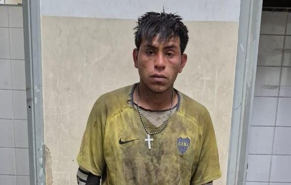 Joven intenta robar casa y queda atrapado por los vecinos