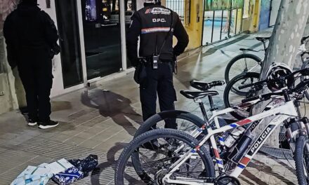 Robo en pleno microcentro: La atraparon con la bolsa llena de sábanas