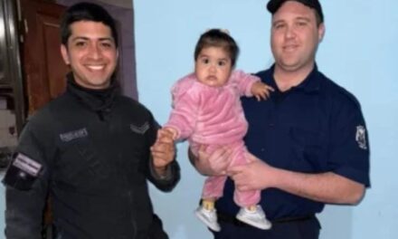 Dos policías le salvaron la vida a una bebé en Albardón
