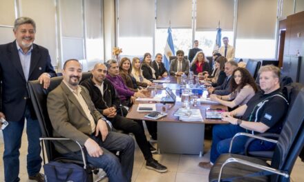 Acuerdo salarial docente: Gobierno y gremios sellaron la paritaria hasta octubre