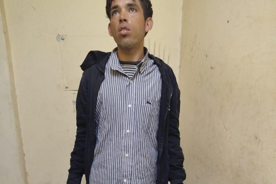 Robó una silla y terminó detenido