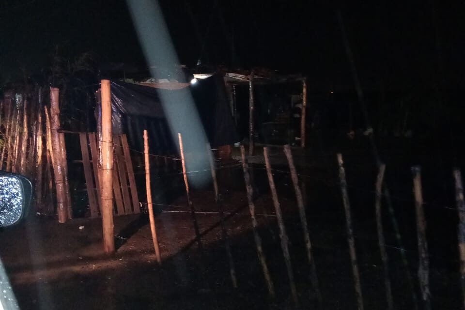 25 de Mayo: Una familia de diez personas atrapada por las inundaciones