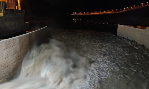 Así se limpia el fondo del Dique Ullum para garantizar el agua en San Juan