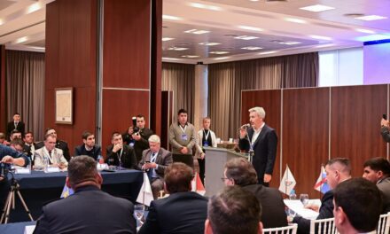 Carlos Álvarez pidió unificar criterios de accesibilidad y seguridad en estadios