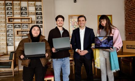 Tres jóvenes sanjuaninos fueron premiados por Cristian Andino en el concurso #IdeasQueTransforman