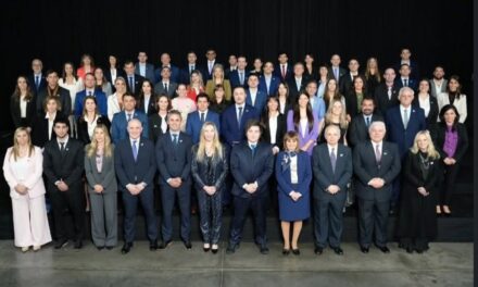 Candidatos libertarios: Chiconi y Tejada, en la foto nacional junto a Javier y Karina Milei